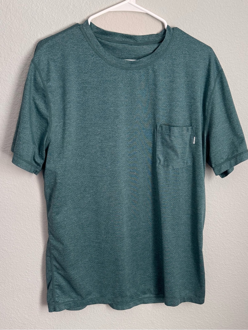 Vuori Men's Tradewind Short Sleeve Pocket Tee